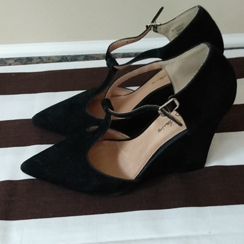 Shoes - Picture 4 of 11
